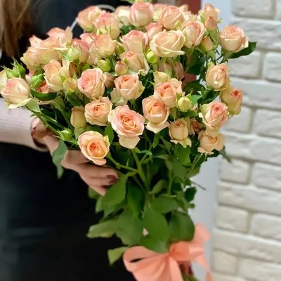 Роза кустовая Азоре 60 см Кения (пачка 10 веток) 3570 фото